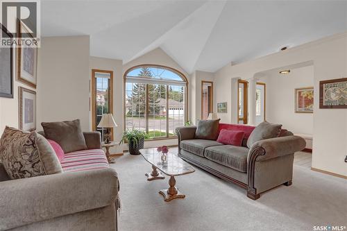 1146 Selo Place, Regina, SK - Indoor Photo Showing Living Room