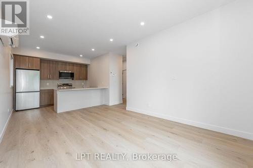4 - 249 COLUMBUS AVENUE , Ottawa, Ontario K1K 1P5 3