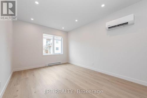 4 - 249 COLUMBUS AVENUE , Ottawa, Ontario K1K 1P5 4
