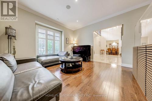 38 Misty Crescent, Toronto, ON - Indoor Photo Showing Living Room