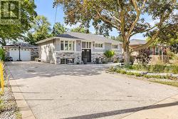 547 PINEGROVE ROAD  Oakville, ON L6K 2C2