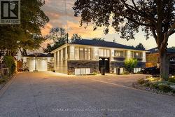 547 PINEGROVE ROAD Oakville, ON L6K 2C2