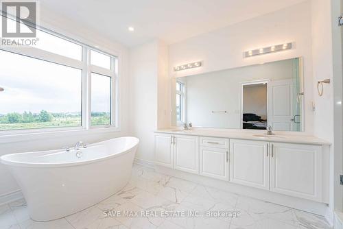 1320 Anthonia Trail, Oakville, ON - Indoor Photo Showing Bathroom
