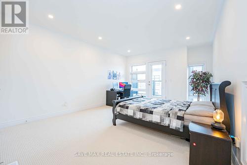 1320 Anthonia Trail, Oakville, ON - Indoor Photo Showing Bedroom