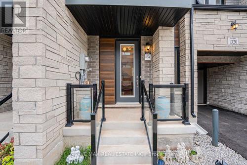 1320 Anthonia Trail, Oakville, ON - Outdoor