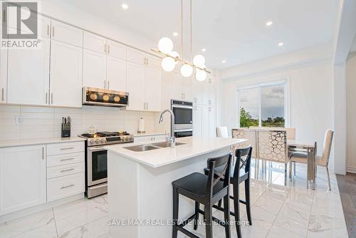 1320 Anthonia Trail, Oakville, ON - Indoor Photo Showing Kitchen With Double Sink With Upgraded Kitchen