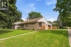 21 OAKWOOD Avenue  Kitchener, ON N2H 6G8