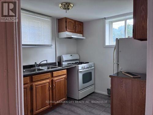 5 - 131 LYONS AVENUE , Welland (Lincoln/Crowland), Ontario L3B 1M3 5