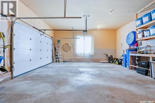 242 Denham Crescent, Saskatoon, SK - Indoor Photo Showing Garage