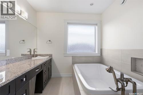 242 Denham Crescent, Saskatoon, SK - Indoor Photo Showing Bathroom