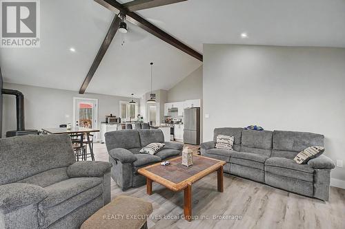 575 Hart Road, Callander, ON - Indoor Photo Showing Living Room