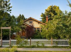 4117 W 11TH AVENUE  Vancouver, BC V6R 2L5