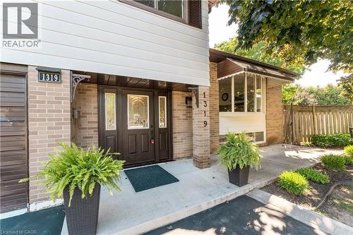 1319 SHERWOOD Court  Burlington, ON L7M 1C8
