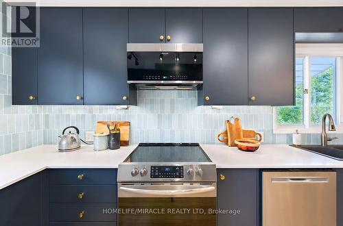2108 Falmouth Terrace, Burlington, ON - Indoor Photo Showing Kitchen With Upgraded Kitchen