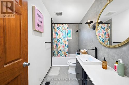 2108 Falmouth Terrace, Burlington, ON - Indoor Photo Showing Bathroom