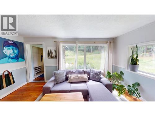 1154 Marsh Road, Quesnel, BC - Indoor Photo Showing Living Room