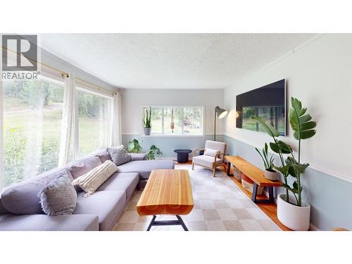 1154 Marsh Road, Quesnel, BC - Indoor Photo Showing Living Room