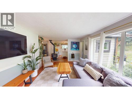 1154 Marsh Road, Quesnel, BC - Indoor Photo Showing Living Room
