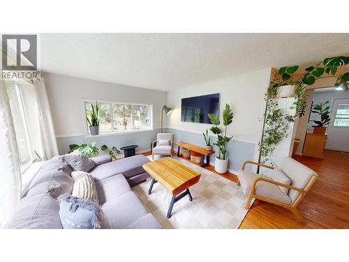 1154 Marsh Road, Quesnel, BC - Indoor Photo Showing Living Room