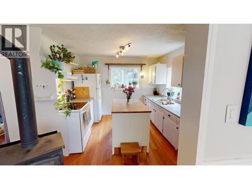 1154 Marsh Road, Quesnel, BC - Indoor Photo Showing Kitchen