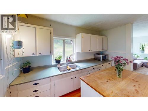 1154 Marsh Road, Quesnel, BC - Indoor Photo Showing Kitchen With Double Sink