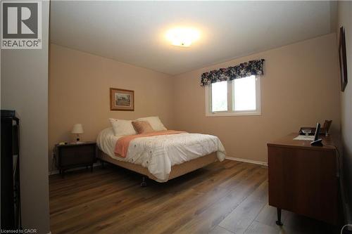 Laminate flooring, single window, flush-mount ceiling light fixture, neutral wall color - 14 Berkley Crescent, Simcoe, ON - Indoor Photo Showing Bedroom