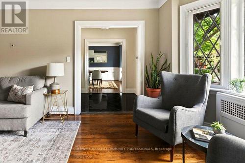 71 Stanley Avenue, Hamilton, ON - Indoor Photo Showing Living Room