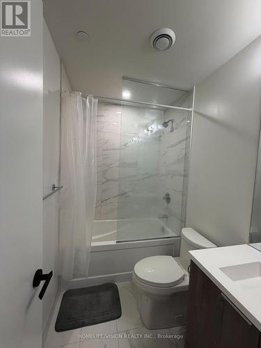 3207 - 8 Interchange Way, Vaughan, ON - Indoor Photo Showing Bathroom