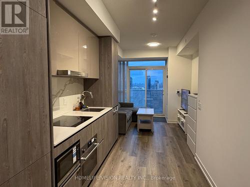 3207 - 8 Interchange Way, Vaughan, ON - Indoor Photo Showing Kitchen
