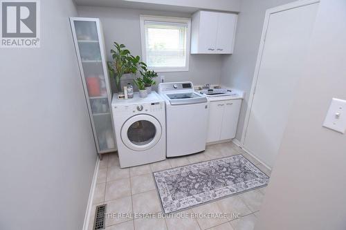 Laundry room main level - 470 Amanda Crescent, Burlington, ON - Indoor Photo Showing Laundry Room
