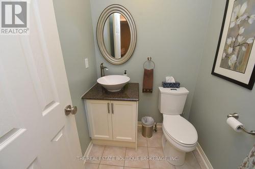 Powder room - 470 Amanda Crescent, Burlington, ON - Indoor Photo Showing Bathroom