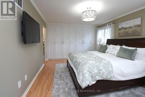 Master bedroom build in full fall closet and shelv - 470 Amanda Crescent, Burlington, ON - Indoor Photo Showing Bedroom