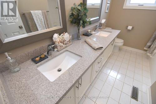 Upper level 4 piece bathroom, double sink - 470 Amanda Crescent, Burlington, ON - Indoor Photo Showing Bathroom