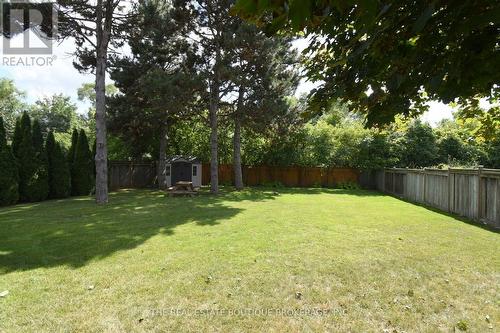 Generous yard, exquisitely maintained property - 470 Amanda Crescent, Burlington, ON - Outdoor With Backyard