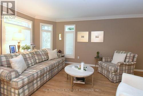 Living room - 470 Amanda Crescent, Burlington, ON - Indoor Photo Showing Living Room
