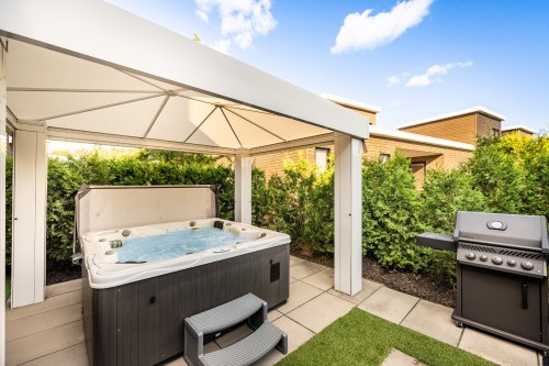 Cour - 345 Rue Narbonne, Sainte-Julie, QC - Outdoor With Exterior