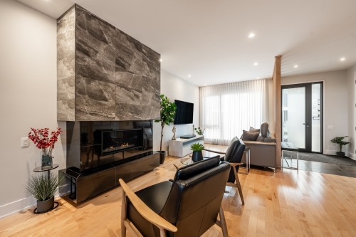 Vue d'ensemble - 345 Rue Narbonne, Sainte-Julie, QC - Indoor With Fireplace