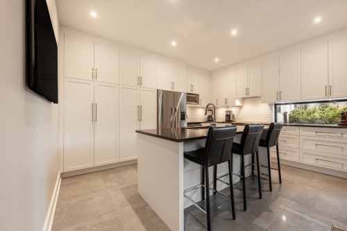 Cuisine - 345 Rue Narbonne, Sainte-Julie, QC - Indoor Photo Showing Kitchen With Upgraded Kitchen