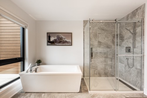 Salle de bains - 345 Rue Narbonne, Sainte-Julie, QC - Indoor Photo Showing Bathroom