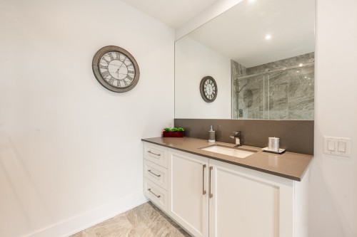 Salle de bains - 345 Rue Narbonne, Sainte-Julie, QC - Indoor Photo Showing Bathroom