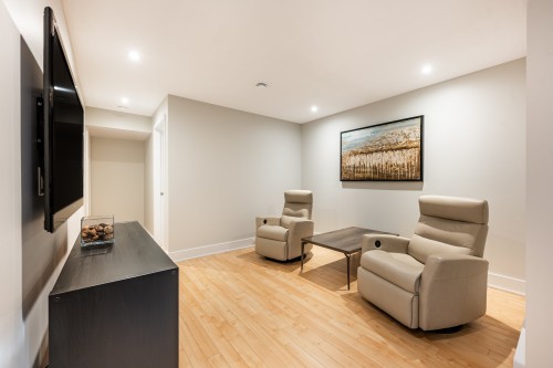 Salle familiale - 345 Rue Narbonne, Sainte-Julie, QC - Indoor Photo Showing Other Room