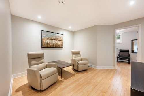 Salle familiale - 345 Rue Narbonne, Sainte-Julie, QC - Indoor