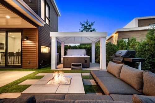 Cour - 345 Rue Narbonne, Sainte-Julie, QC - Outdoor With Exterior