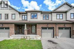 82 SCARLETWOOD Street Stoney Creek, ON L8J 0K8