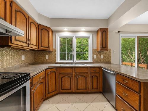 47 Forest Road, Dartmouth, NS - Indoor Photo Showing Kitchen With Double Sink