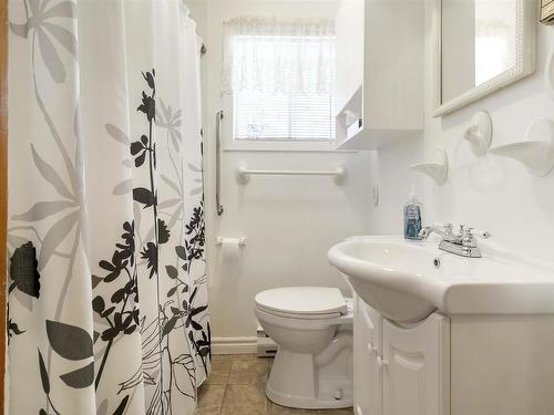 198 Spruce Drive, Barss Corner, NS - Indoor Photo Showing Bathroom