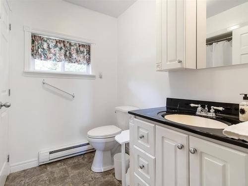 198 Spruce Drive, Barss Corner, NS - Indoor Photo Showing Bathroom