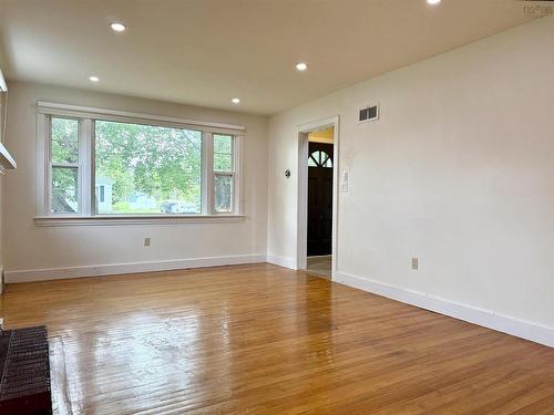 5 Elmwood Drive, Amherst, NS - Indoor Photo Showing Other Room