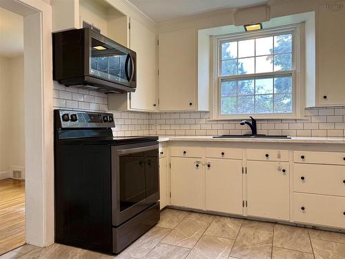 5 Elmwood Drive, Amherst, NS - Indoor Photo Showing Kitchen