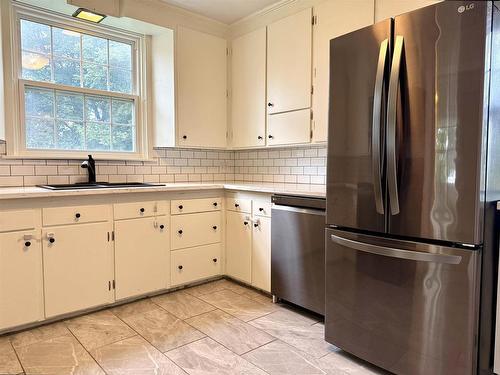 5 Elmwood Drive, Amherst, NS - Indoor Photo Showing Kitchen